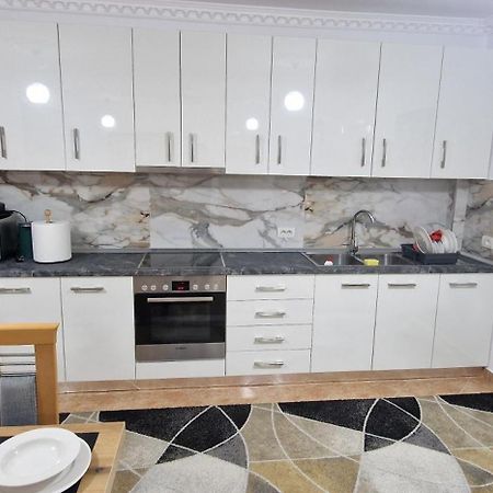Daily Rent Apartment City Center Elbasan 6 Esterno foto