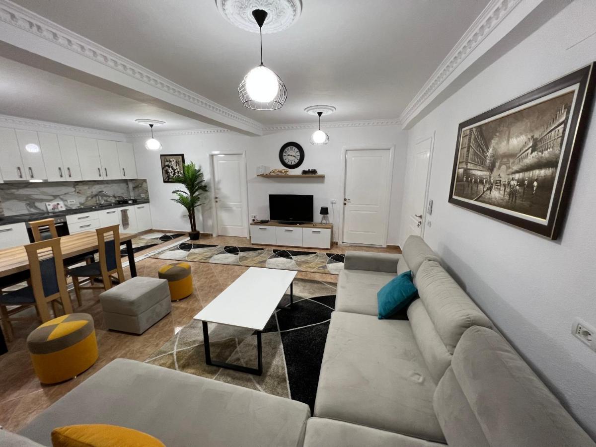 Daily Rent Apartment City Center Elbasan 6 Esterno foto