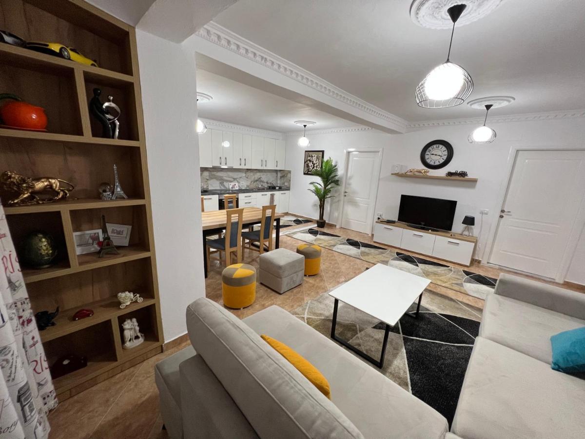 Daily Rent Apartment City Center Elbasan 6 Esterno foto