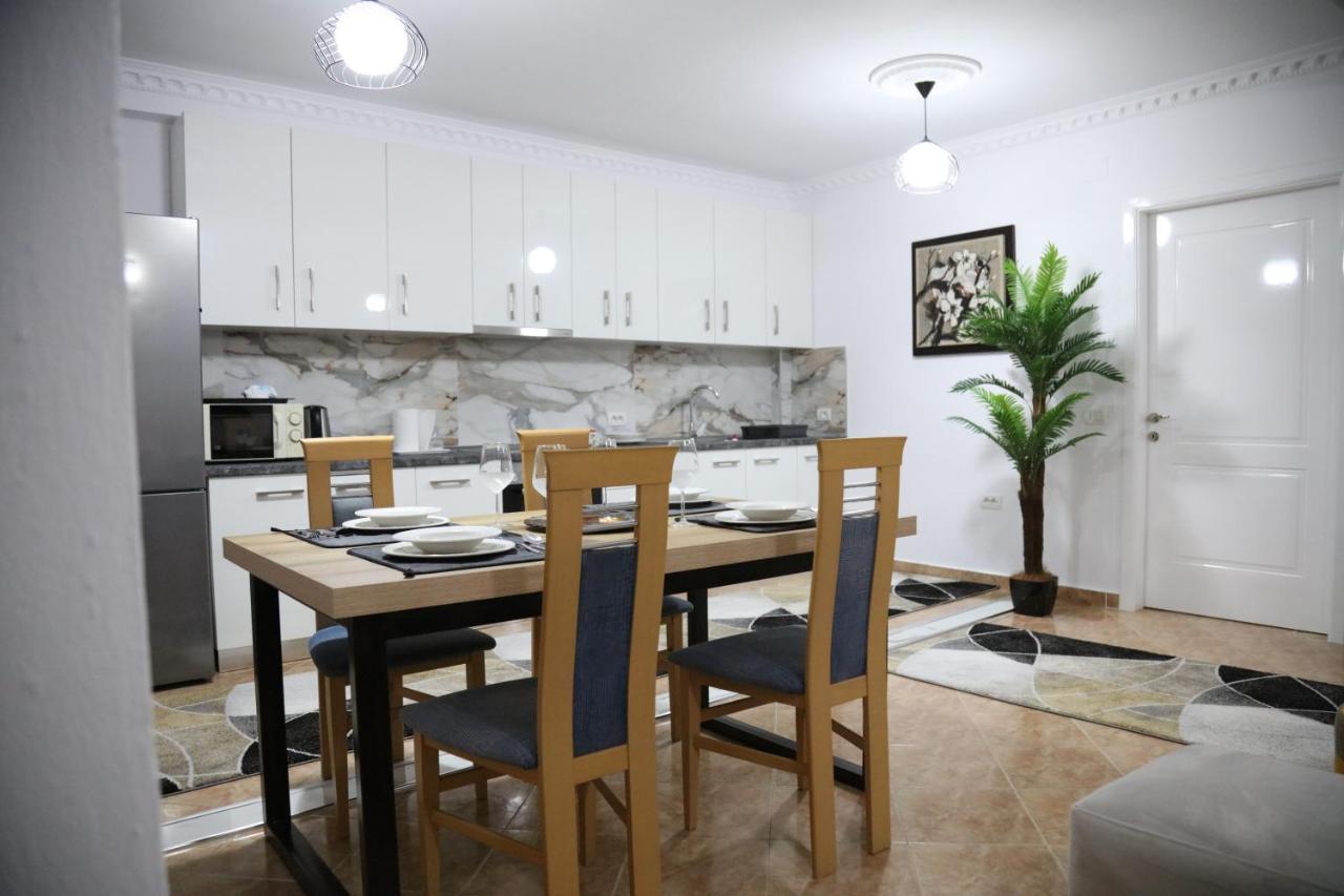 Daily Rent Apartment City Center Elbasan 6 Esterno foto