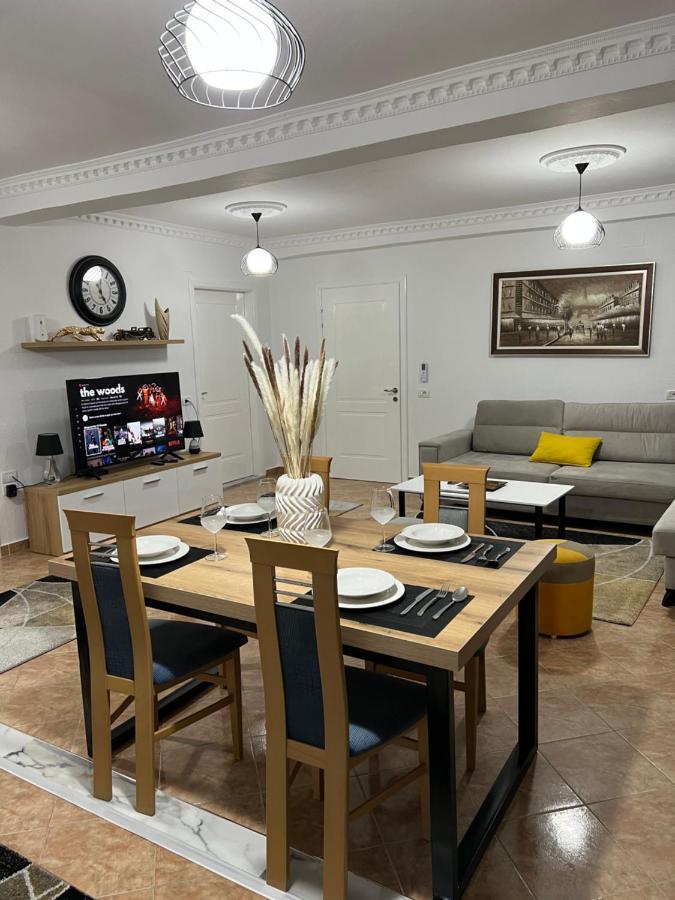 Daily Rent Apartment City Center Elbasan 6 Esterno foto