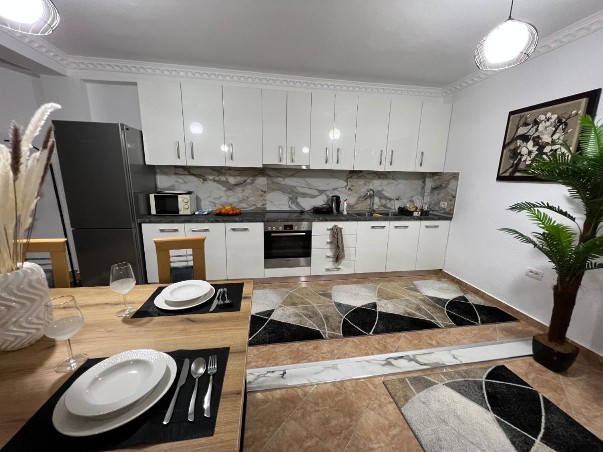 Daily Rent Apartment City Center Elbasan 6 Esterno foto