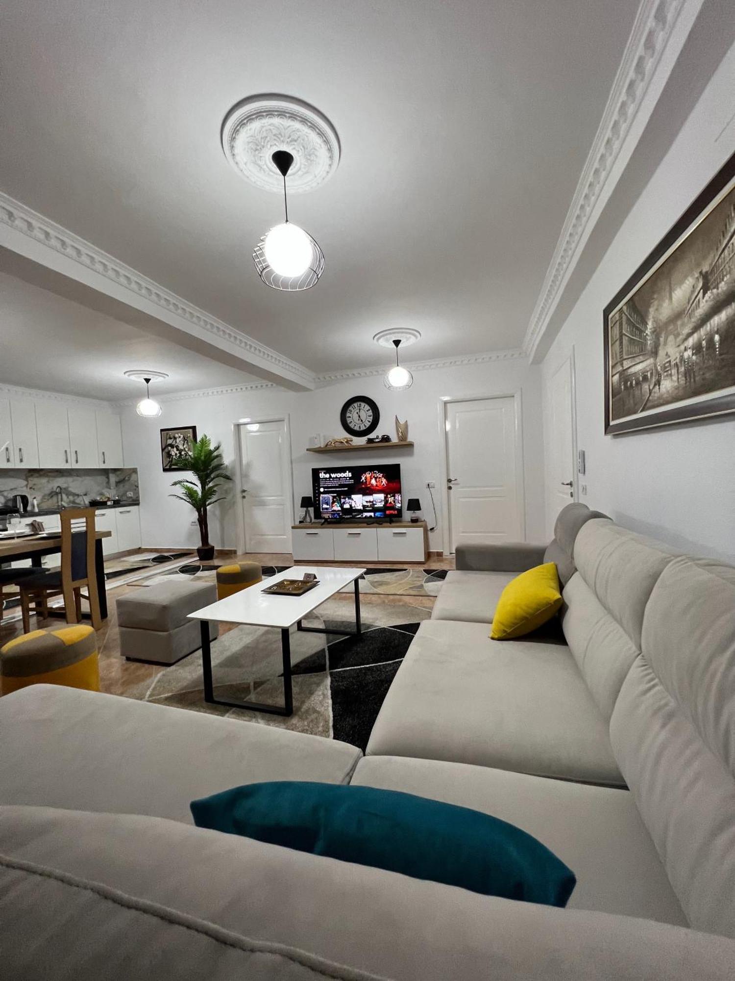 Daily Rent Apartment City Center Elbasan 6 Esterno foto